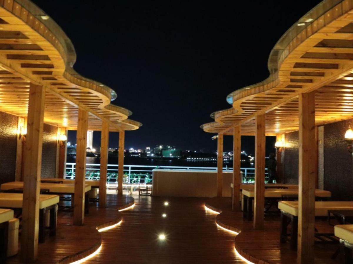 Jwm Hotel And Casino Сиханоуквил Екстериор снимка