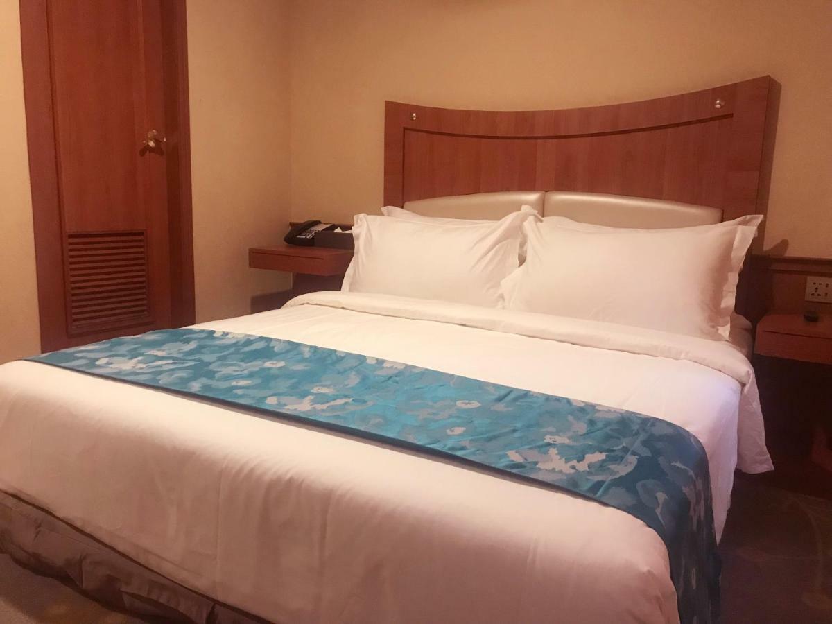 Jwm Hotel And Casino Сиханоуквил Екстериор снимка