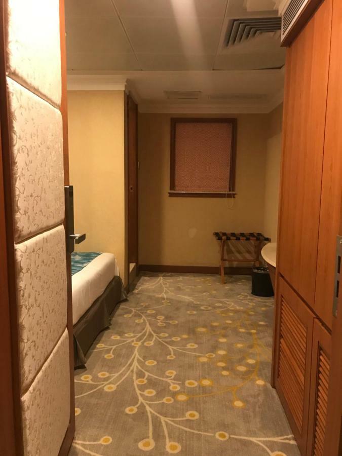Jwm Hotel And Casino Сиханоуквил Екстериор снимка